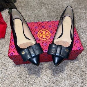 TORY BURCH POINTED FLATS